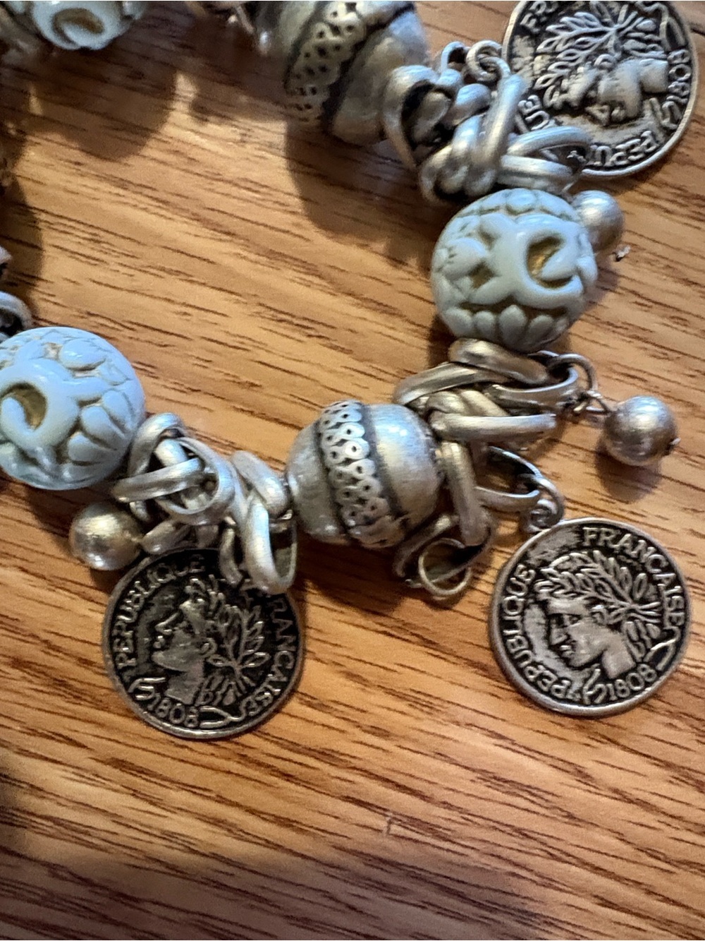 VINTAGE CHA CHA ROMAN COIN CHARM LIGHT BLUE STONE DANGLE STRETCH BRACELET - Picture 4 of 9